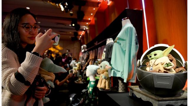 Inside Disney's rush to deliver Baby Yoda toys - BBC News