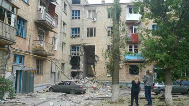Грунт под многоквартирным домом просел на 1,5 метра: жители Волжского предрекают обрушение дома