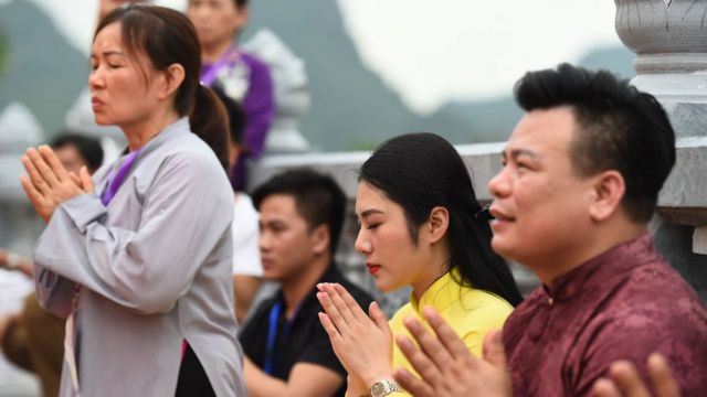 Phật giáo Việt Nam biến đổi nhanh nhưng đang phát triển hay suy thoái? - BBC News Tiếng Việt