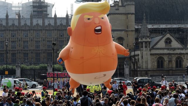 Мэр разрешил протестующим запустить надувного "Малыша Трампа" в Лондоне во время визита президента США в Британию