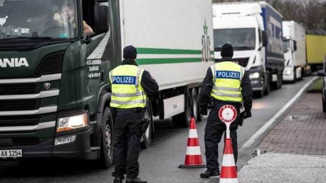 German border guards close the frontier with Denmark