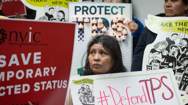 Protesta por el anuncio de la finalización del TPS para casi 200.000 salvadoreños en Estados Unidos.