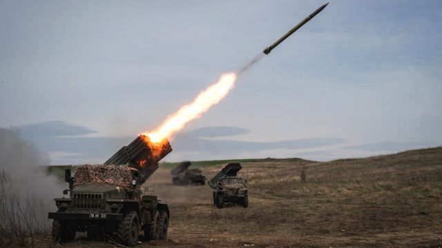 Fuerzas ucranianas atacan posiciones rusas en la región de Donbás