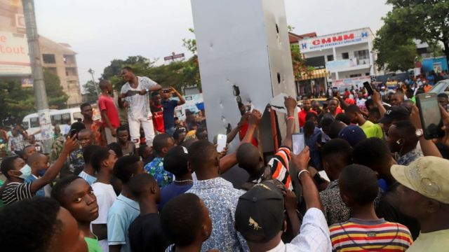 Residents set fire to the mysterious monolith that appeared in Kinshasa, Democratic Republic of Congo - 17 February 2021