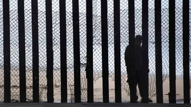 قرار بشأن طلب تمويل جدار حدودي مع المكسيك اقترحه ترامب يواجه ضغوطا