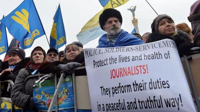 У журналістів України є ціла історія опору тиску влади (на знімку — акція на захист українських журналістів, лютий 2014 року)