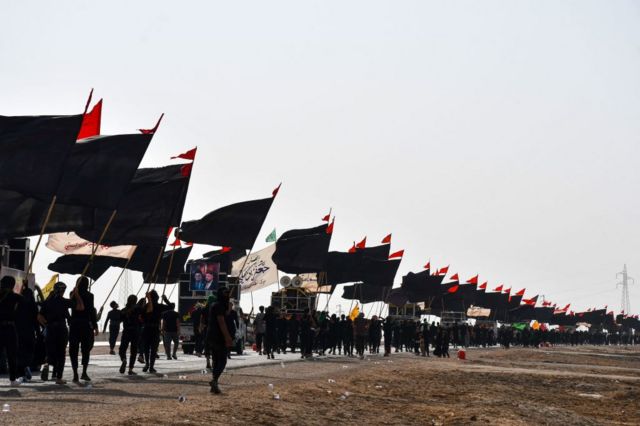 زوار يسيرون من محافظة المثنى العراقية نحو كربلاء، 6 سبتمبر/أيلول 2022
