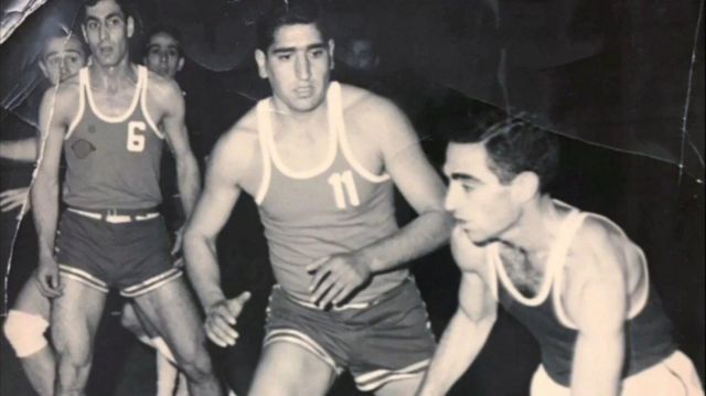 محمود مشحون در زمان بازیگری با پیراهن شماره یازده
