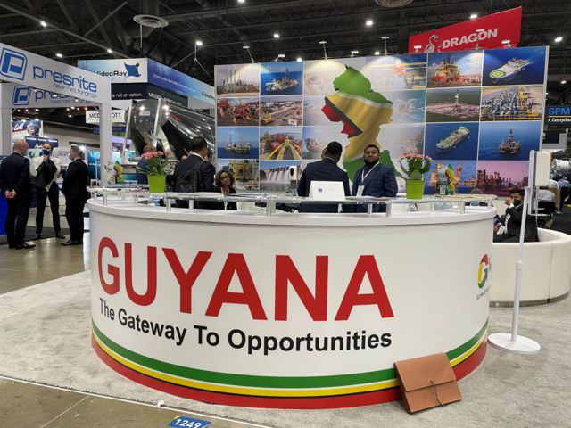 Stand de Guyana en una feria comercial.