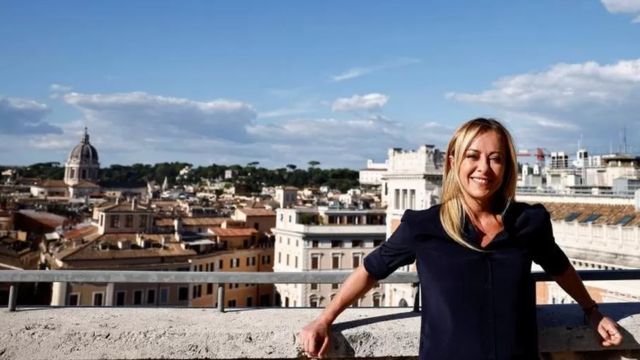 جورجیا ملونی ۴۵ ساله، حزب راست افراطی برادران ایتالیا را رهبری می‌کند