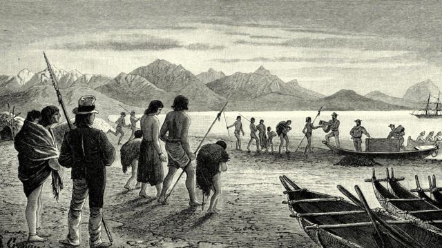 conquistadores hacen trueque con nativos en el estrecho de magallanes 
