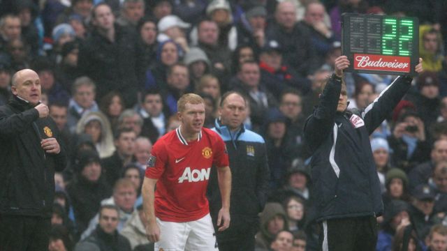 Paul Scholes comes out of retirement and on as substitute on FA Cup third round