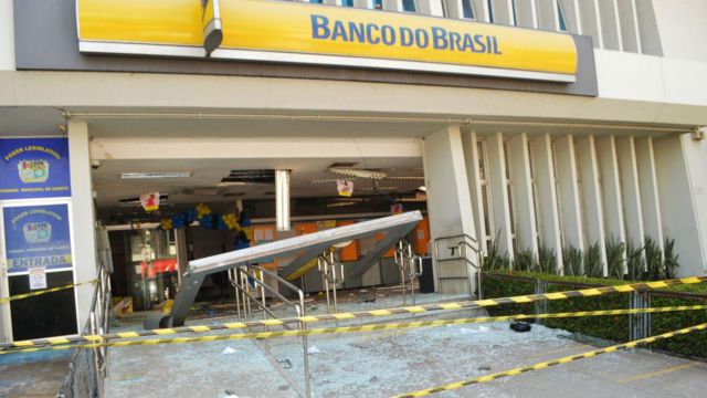 Agência do Banco do Brasil destruída após assalto com uso de explosivos em Cametá, no Pará, em dezembro de 2020