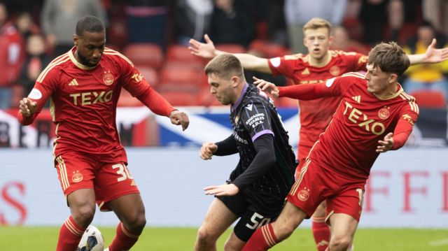 St Johnstone's Connor Smith and Aberdeen's Junior Hoilett and Leighton Clarkson in action during a cinch Premiership match between Aberdeen and St Johnstone