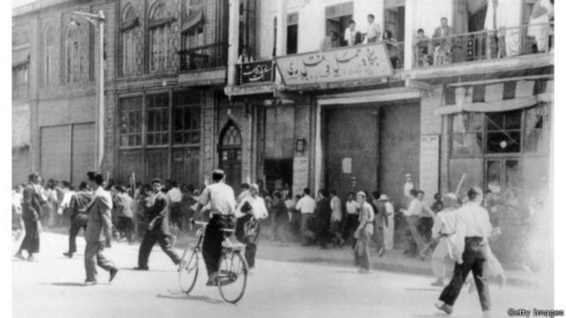 مردم در خیابان‌های تهران (دهم مرداد ۱۳۳۲)