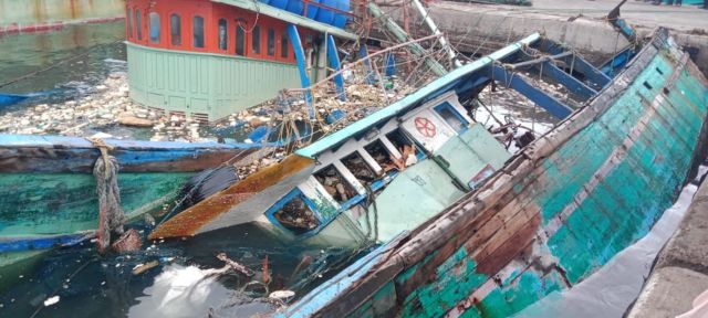 படகுகள் சேதம்