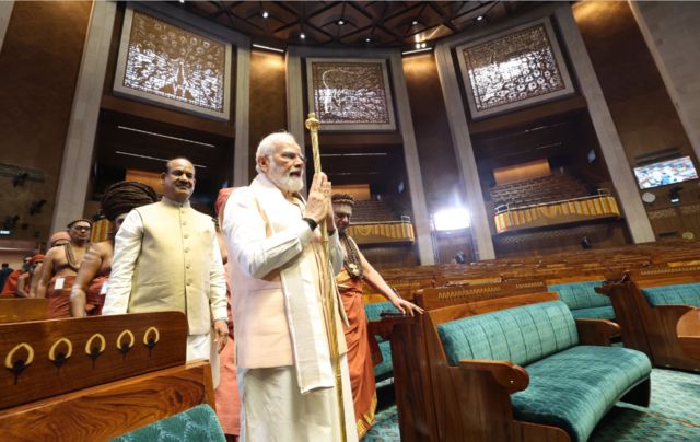 नए संसद भवन का उद्घाटन: मोदी बोले-बनेगा आत्मनिर्भर भारत के सूर्योदय का  साक्षी, कांग्रेस ने कहा-इमारत नहीं जनता की आवाज़ से चलता है लोकतंत्र ...