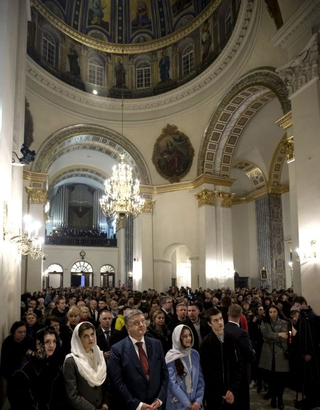 Семья президента на богослужении в Александровском костеле в Киеве