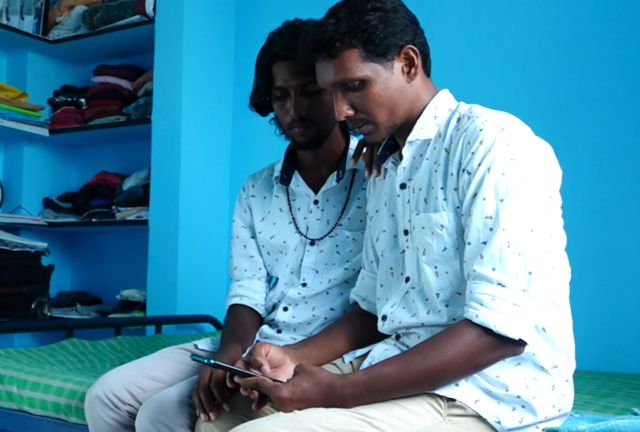 ‘தன்பாலினம் குறித்து பள்ளிப் பாடத்தில் சேர்க்க வேண்டும்’ – தன்பாலின தம்பதியின் வேண்டுகோள்