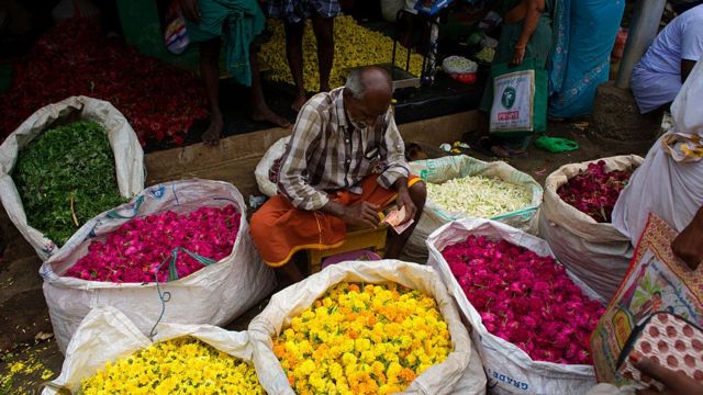 திருப்புமுனை தொகுதியான மதுரையை தக்கவைக்குமா அதிமுக?