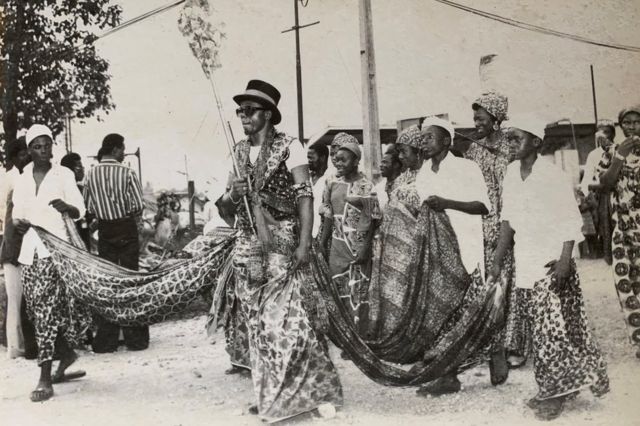 Letter from Africa: Kente - the Ghanaian cloth that's on the catwalk - BBC  News