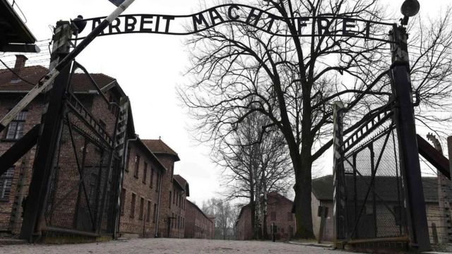 قام النازيون بالحط من مكانة ملايين البشر وأزهقوا أرواحهم، في معسكرات الاعتقال خلال 