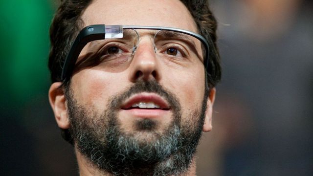 Cofundador do Google, Sergey Brin, com seu Google Glass