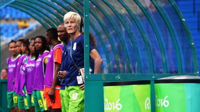 Vera Pauw avec l'équipe sud-africaine aux Jeux Olympiques de Rio