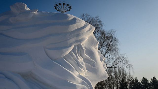 বরফের ভাস্কর্য পার্কের ভেতর জানুয়ারি ২০২০