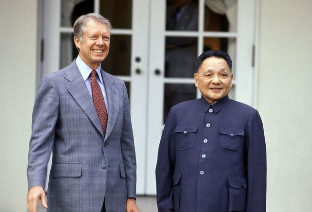 邓小平访问华盛顿，会见卡特总统。