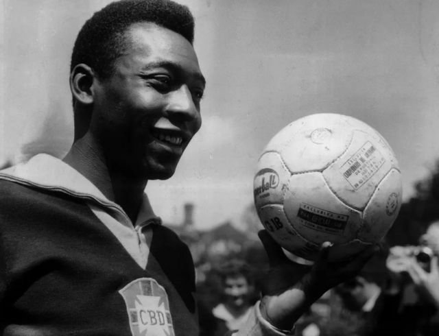 Pele holding a ball.