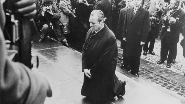 Willy Brandt quỳ gối ở Warsaw