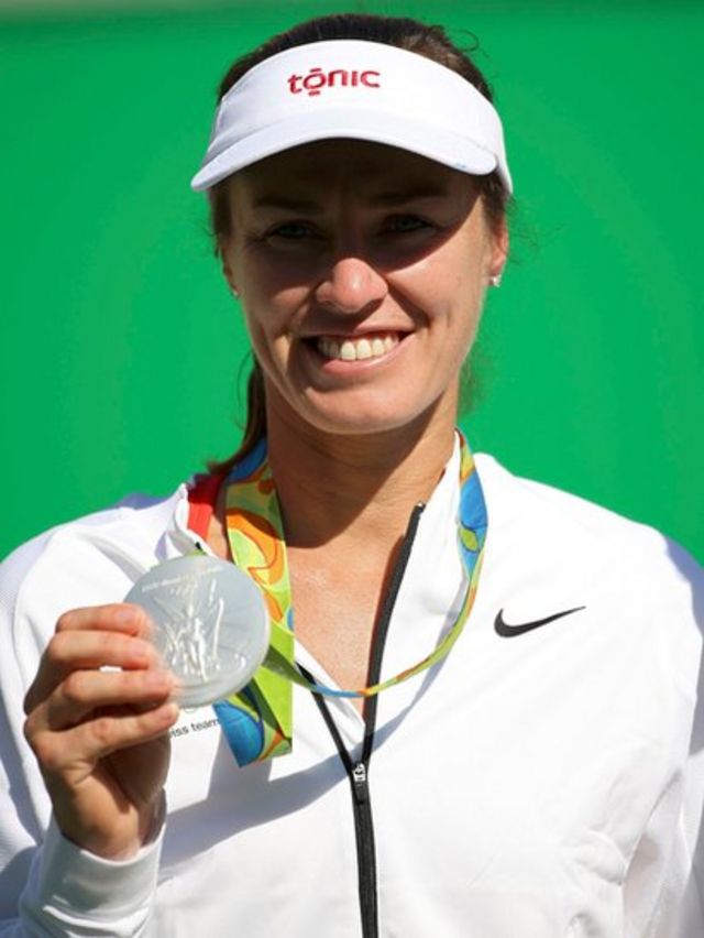 Martina Hingis con su medalla
