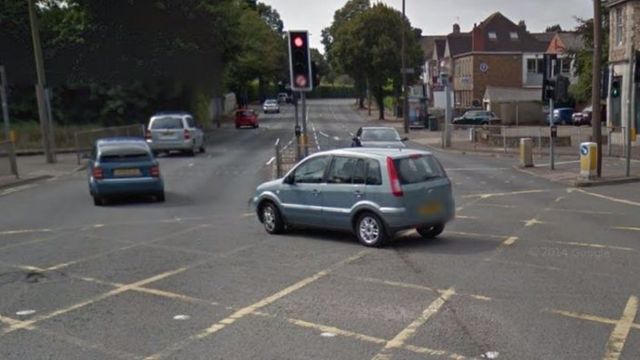Parking: Cardiff driver's £100 fine after tyres touch yellow box - BBC News