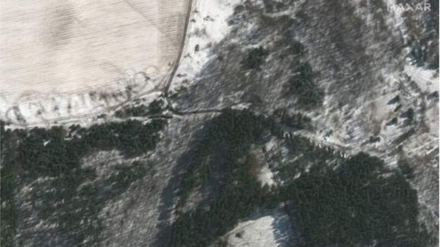 衛星圖像顯示俄羅斯軍隊聚集在盧比揚卡周圍的樹叢中