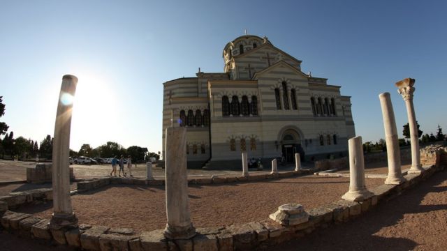 Херсонес. Храм Святого Владимира на фоне античных колонн