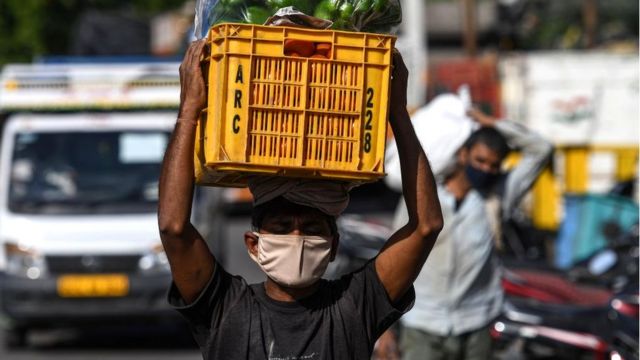 कोविड की दूसरी लहर देश की अर्थव्यवस्था को इतना क्यों दहला रही है? - BBC  News हिंदी