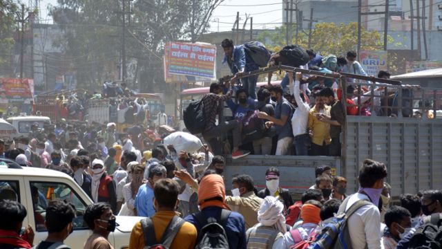 कोरोना लॉकडाउन के शिकार, लाचार लोगों के पलायन के क़रीब 1500 किलोमीटर की  आँखों देखी - BBC News हिंदी