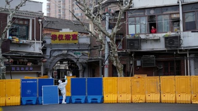Uma divisória sanitária em uma rua de Xangai