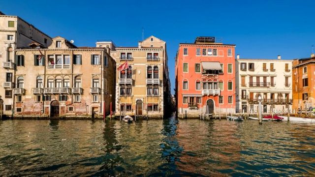 Далеко не все города могут быть такими свободными от автомобилей, как Венеция, но если отдавать приоритет интересам пешеходов и велосипедистов, то кое-что получится