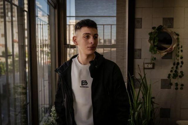 Osama Marmesh em sua casa na Cisjordânia