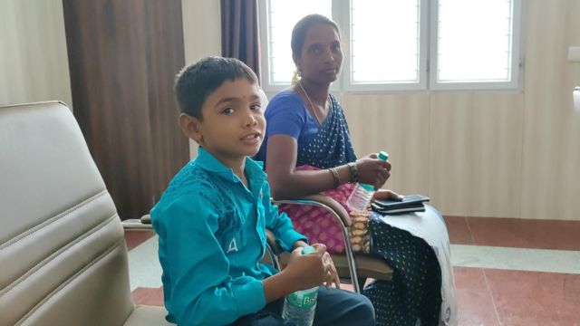 ஏழு வயது சிறுவன் மூக்கில் சிக்கிய 3 பேட்டரிகள் – இரண்டு ஆண்டு வேதனைக்கு தீர்வு கண்ட அரசு மருத்துவர்கள்