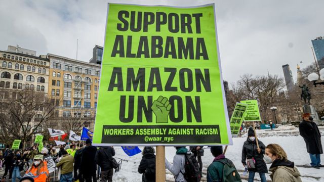 Protesta en Nueva York a favor de trabajadores de Amazon.