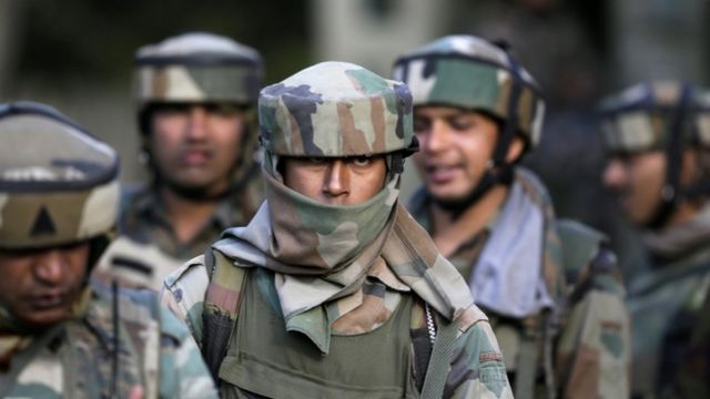 पंपोर में भारतीय सैनिक