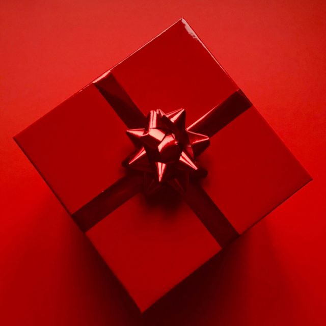 Mango baskets, sweets and cakes: How right or wrong it is to receive gifts in journalism (Roz Dunya News) Mango baskets, sweets and cakes: How right or wrong it is to receive gifts in journalism (Roz Dunya News)