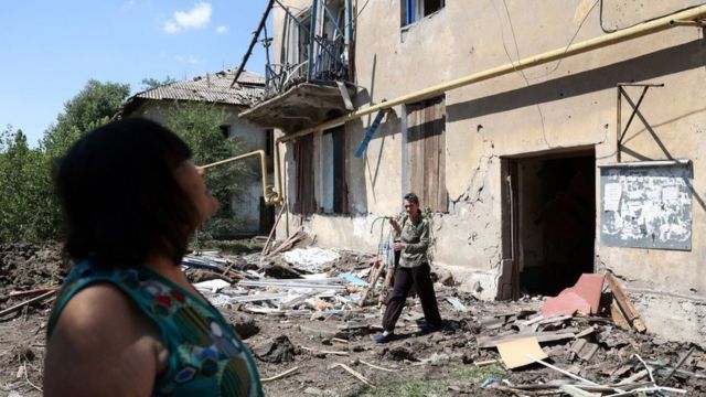 ウクライナ東部の町にミサイル、6人死亡 ロシアは雇い兵で前線強化か - BBCニュース