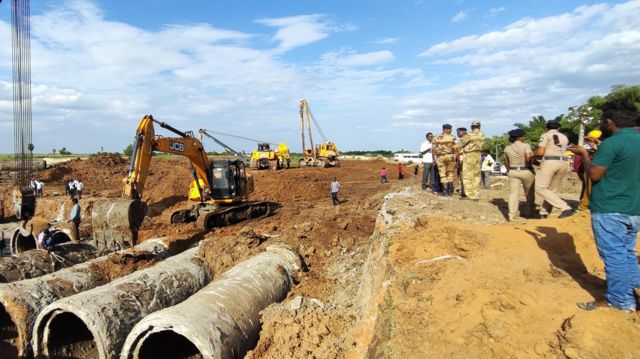 என்.எல்.சி சுரங்க விரிவாக்க பணிக்கு நெல் பயிர்கள் அழிப்பு கிராம மக்கள் போராட்டம்