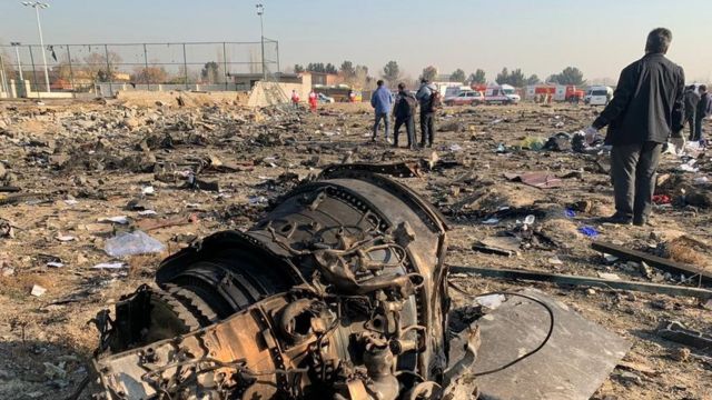 Авиалайнер "Международных линий Украины" был сбит и упал под Тегераном утром 8 января