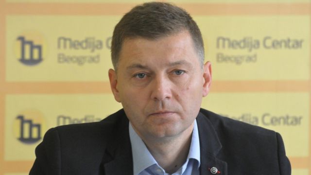 Зеленовић је 45-годишњи политичар, дипломирани правник, који је широј јавности постао познат 2014. када је изабран за првог човека Шапца