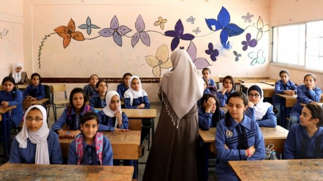 مدارس اللاجئين تعاني من صعاب كثيرة